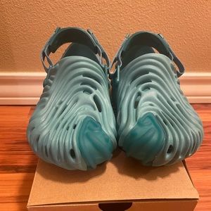 SALEHE BEMBURY X CROCS POLLEX CLOG “TIDE”